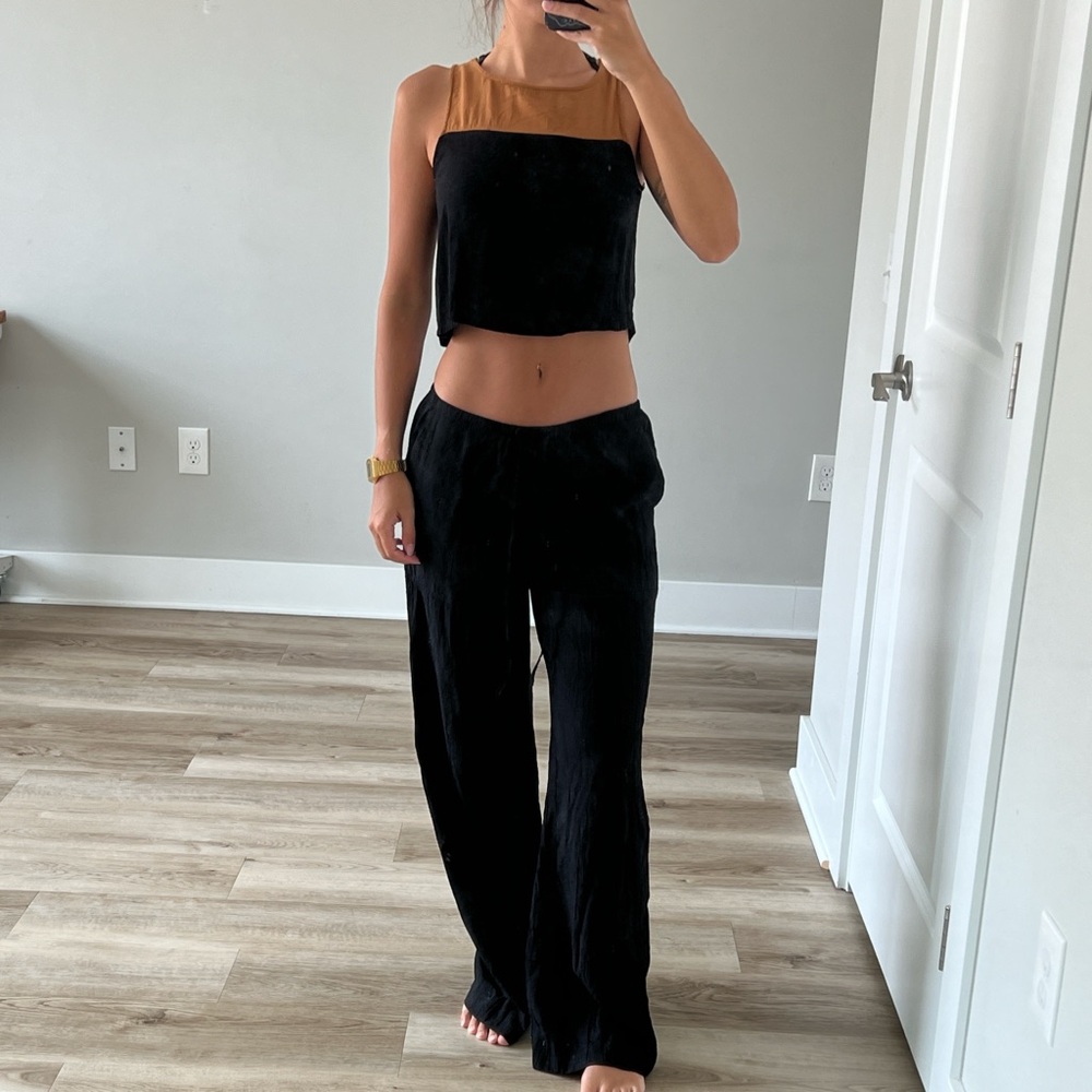 Black and brown color block cropped tank